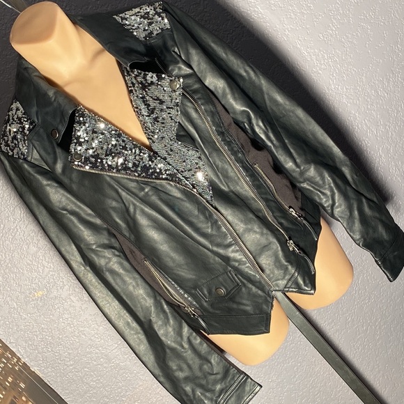 BKE / BUCKLE - faux leather jacket w zips, sequin accents and lining - L - Picture 1 of 16